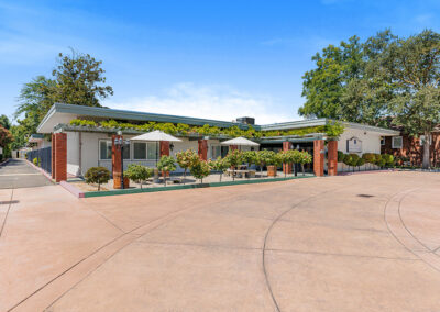 The parking lot leading up to the courtyard at University Post Acute
